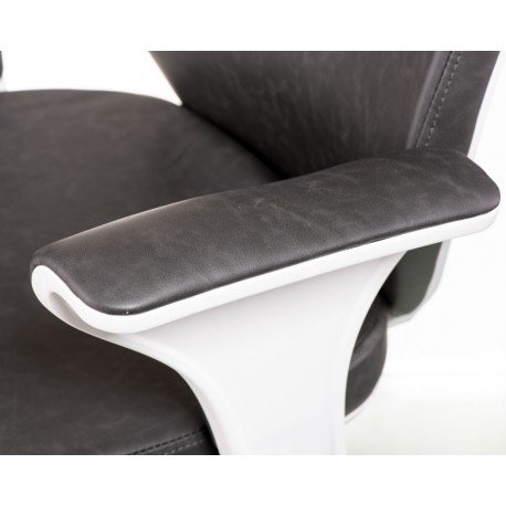 Кресло руководителя Wind black подлокотники